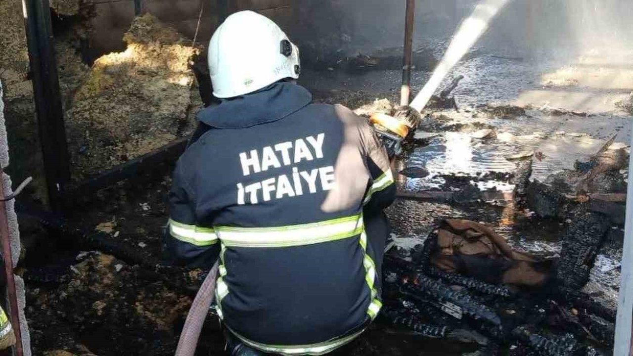 Hassa’da ev ve ahır yandı