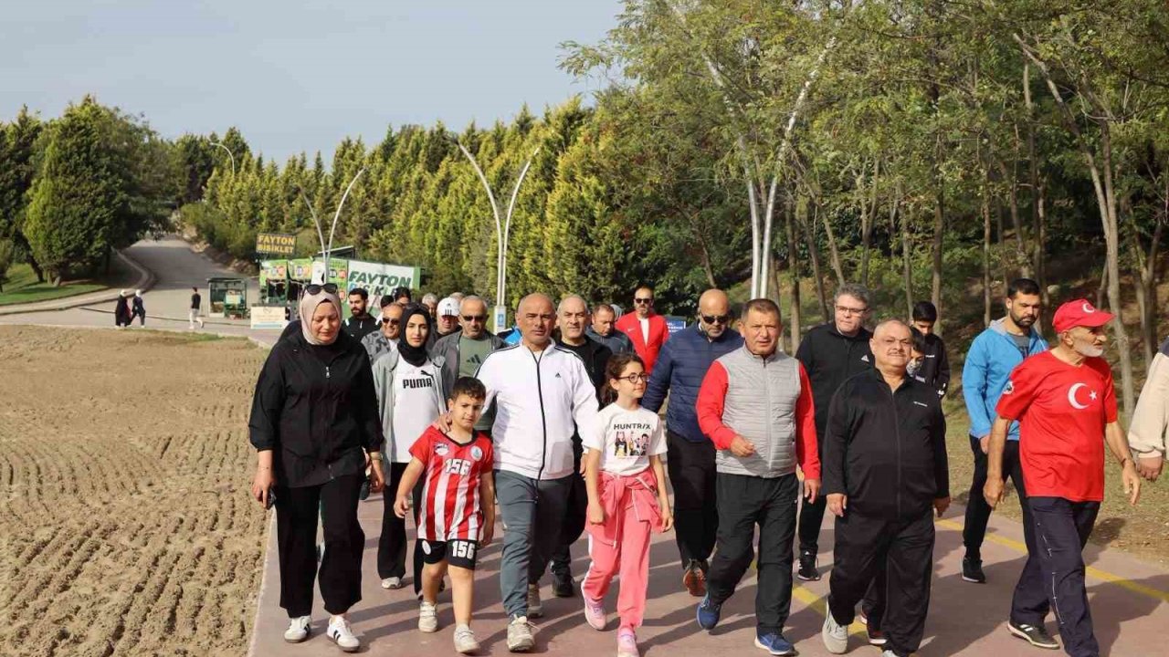 Körfez sahilinde sağlık için 10 kilometrelik yürüyüş gerçekleştirildi