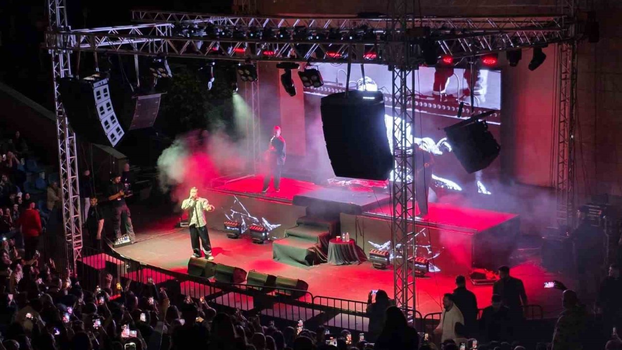 Cehennemağzı’nda gençleri coşturan konser: Acheron yine doldu taştı