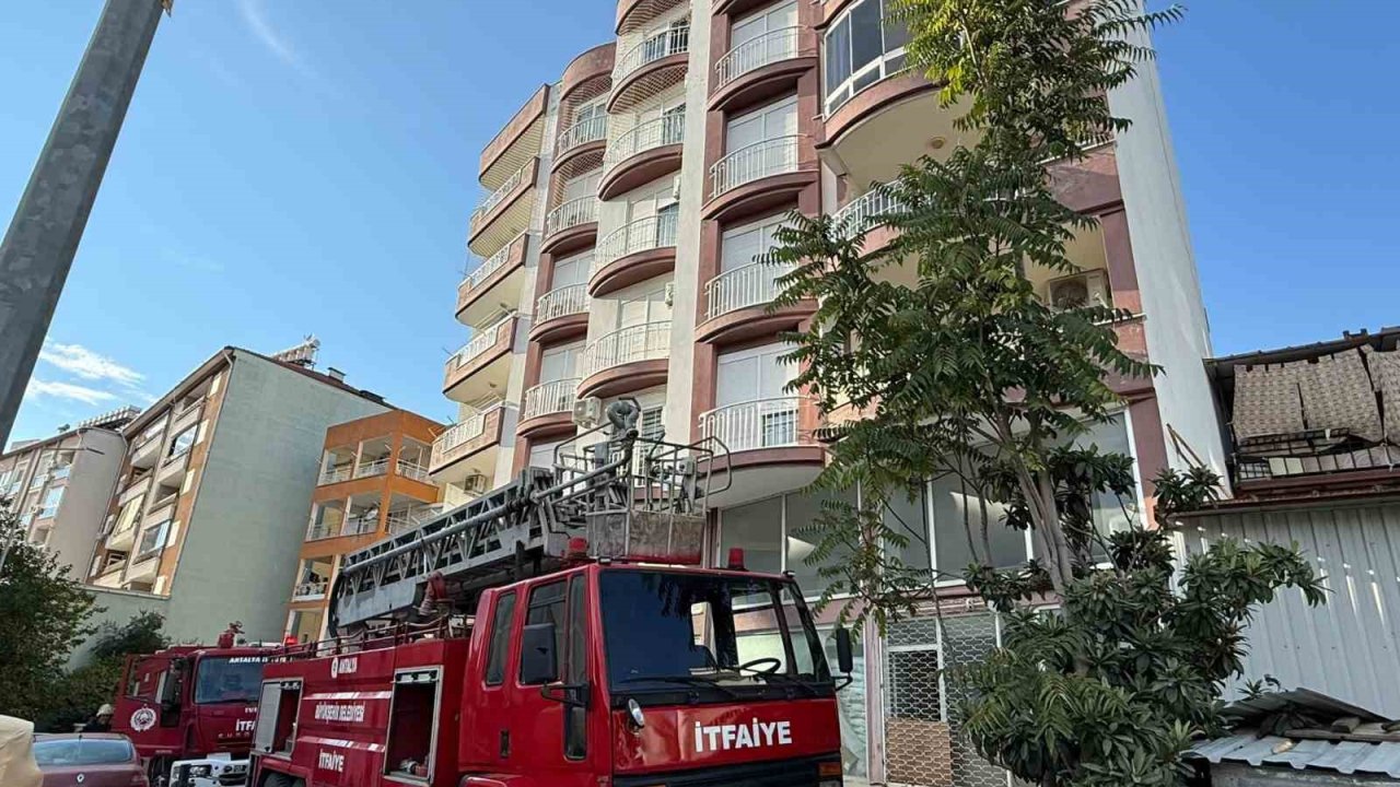 Antalya’da balkonda çıkan yangın korkuttu