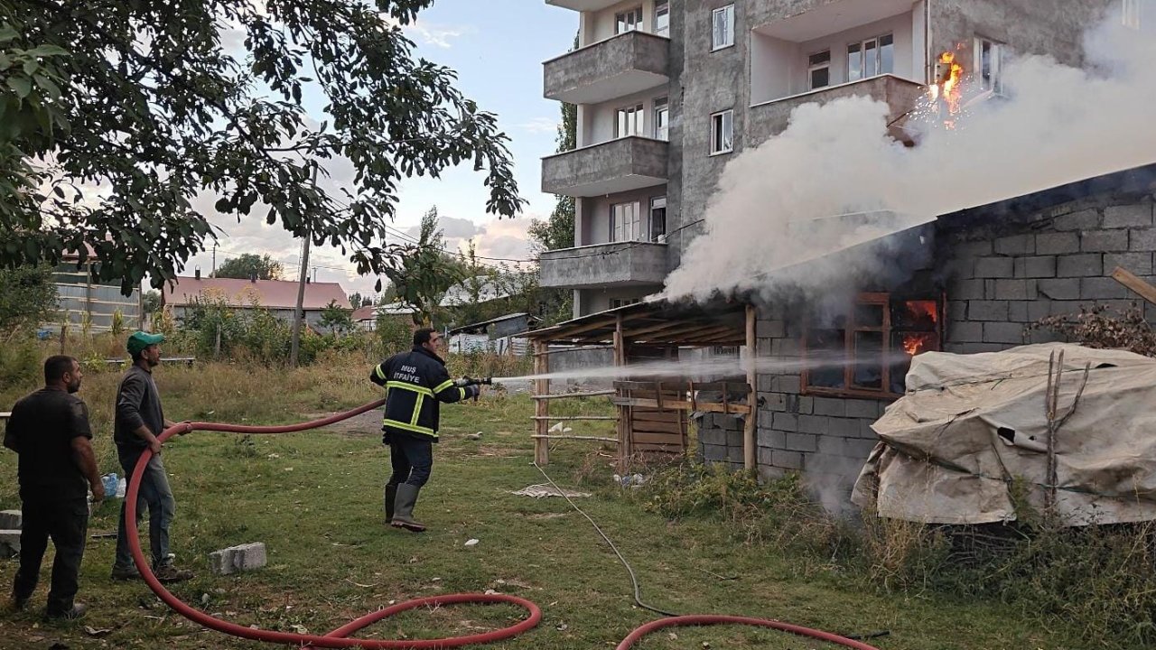 Muş’ta odunlukta korkutan yangın