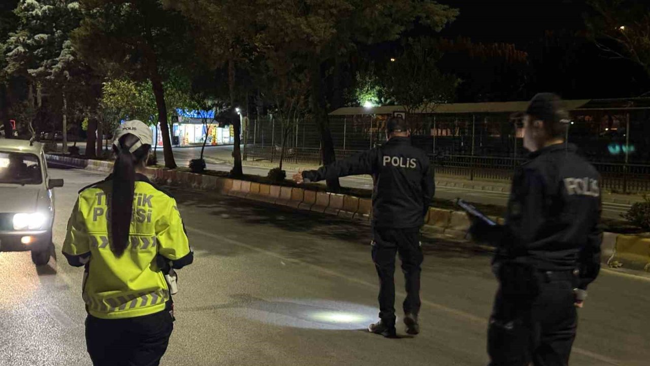 Polis ekiplerinin huzur ve güvenlik uygulamaları aralıksız sürüyor