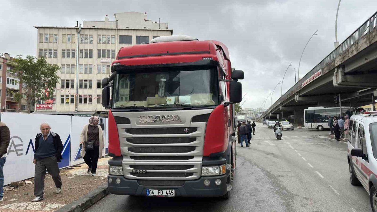 Uşak’ta tırın çarptığı 74 yaşındaki yaya hastanede hayatını kaybetti