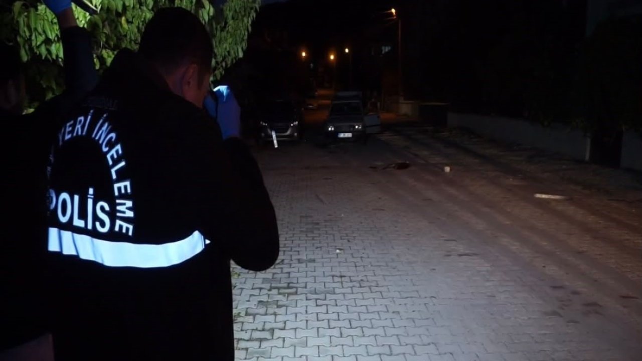 Burdur’da iki grup arasında kürekli kavga: 2 otomobil zarar gördü
