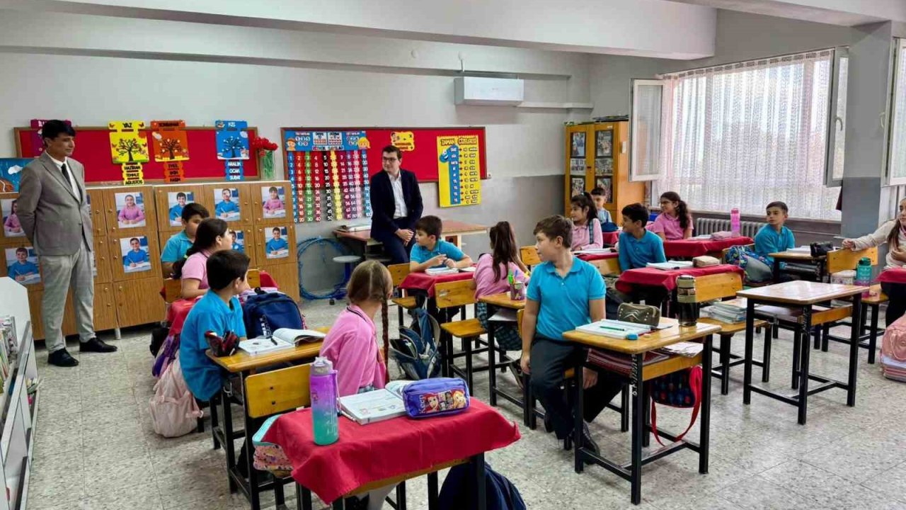 Bozdoğan’da Kaymakam Sözen, öğretmen ve öğrencilerle bir araya geldi