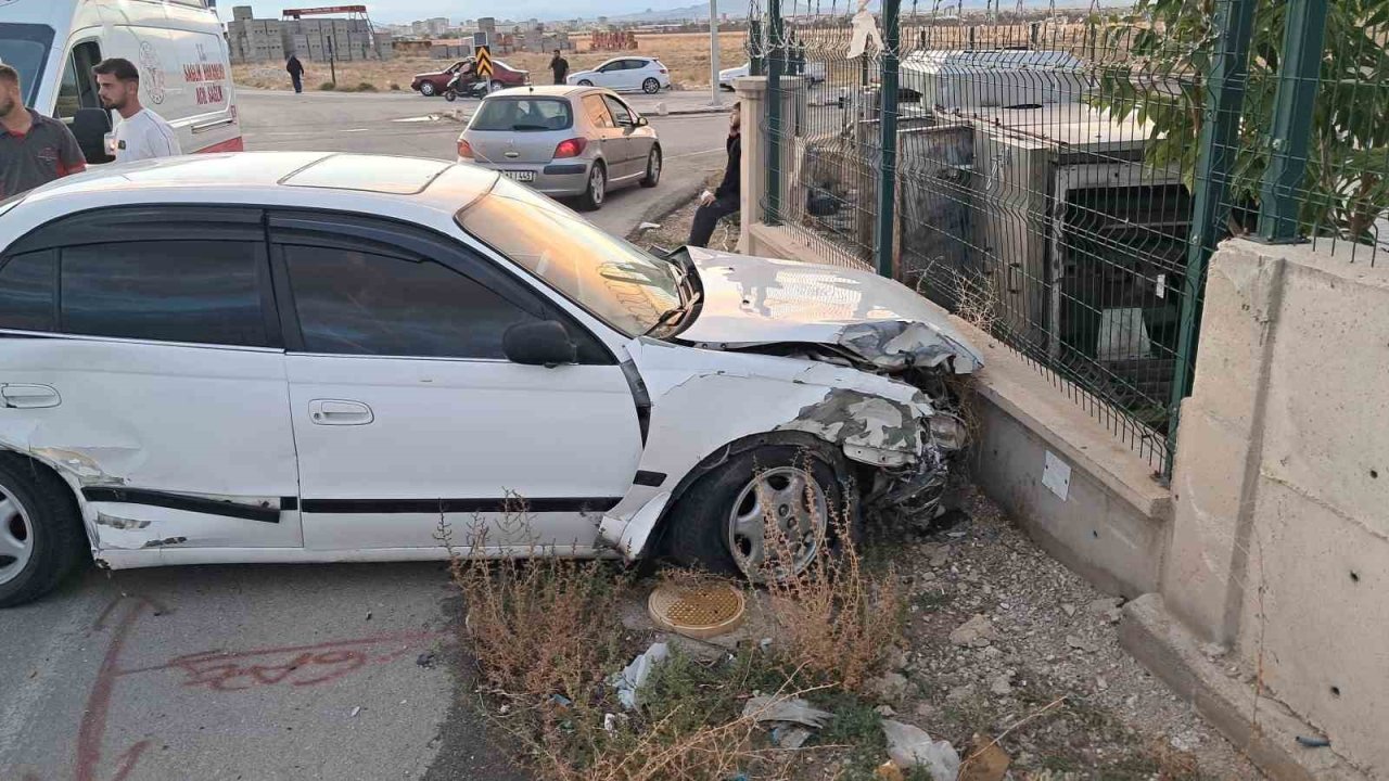 Karaman’da 3 kişinin yaralandığı kaza kamerada