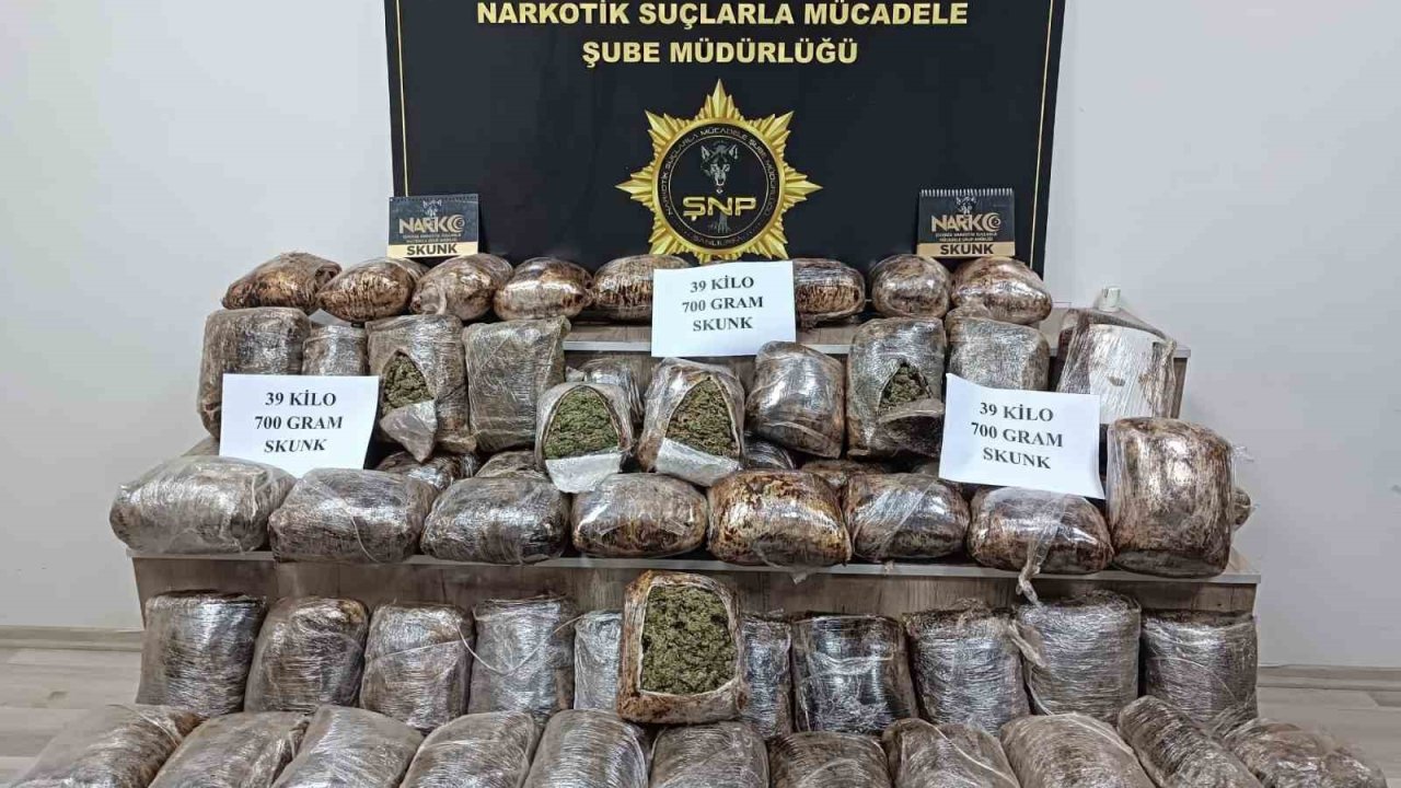 Yolcunun valizinden 39 kilo 700 gram uyuşturucu çıktı
