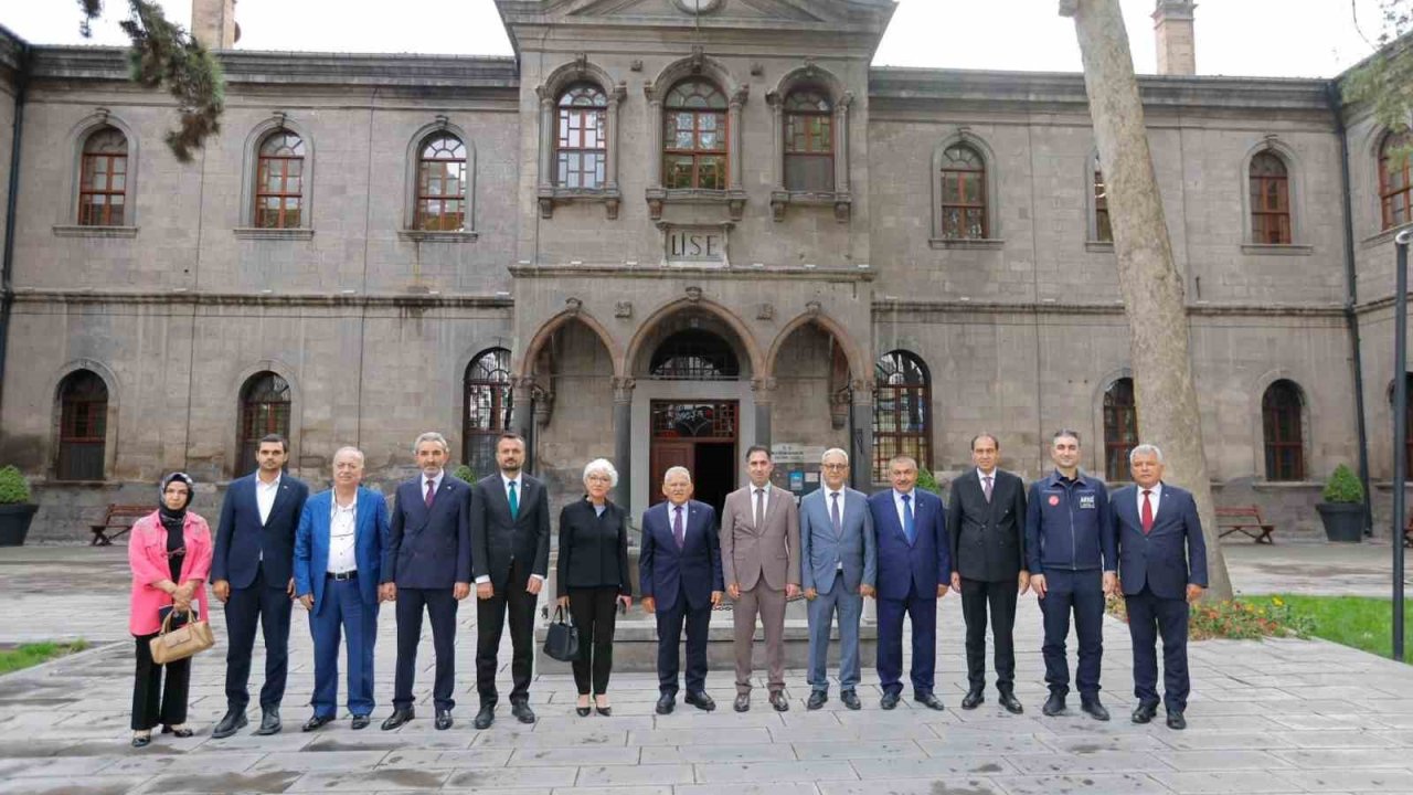 Başkan Büyükkılıç, Kent Konseyi’nin yeni yönetimini ağırladı