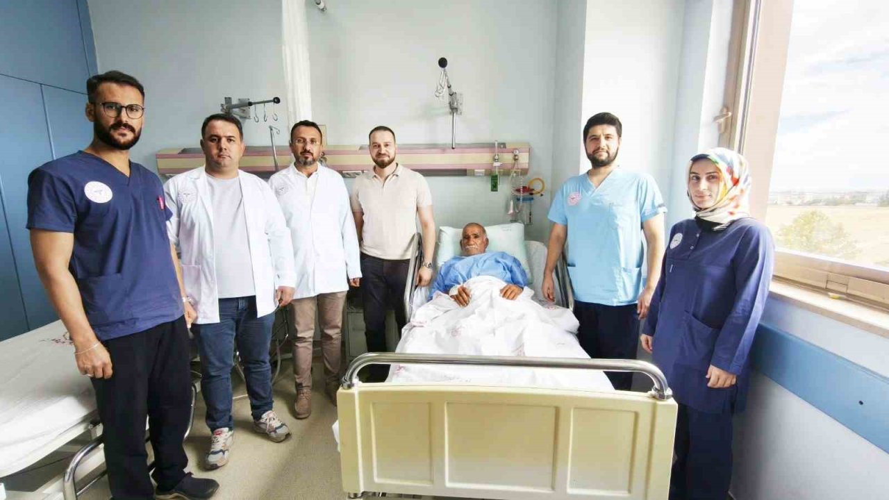 Mesanesinden 42 parça taş çıkarılan hasta sağlığına kavuştu
