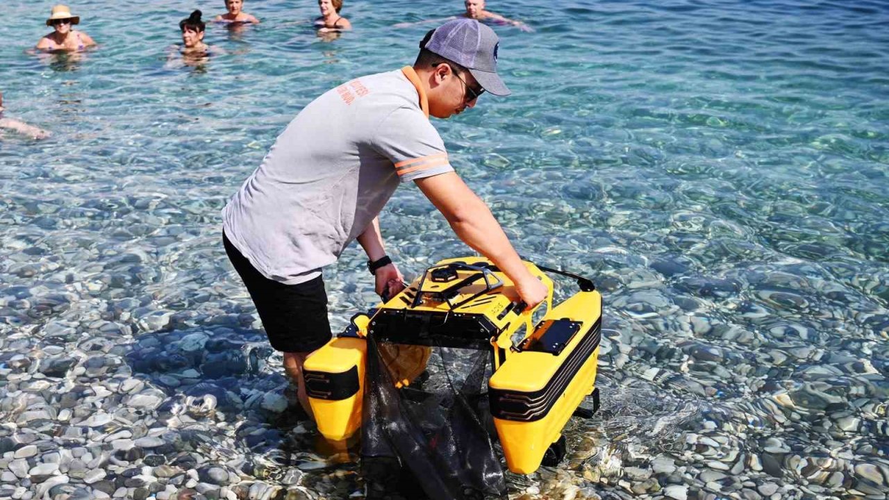 Kemer koylarında "Çöp Kapar" ile temizlik çalışmaları başladı