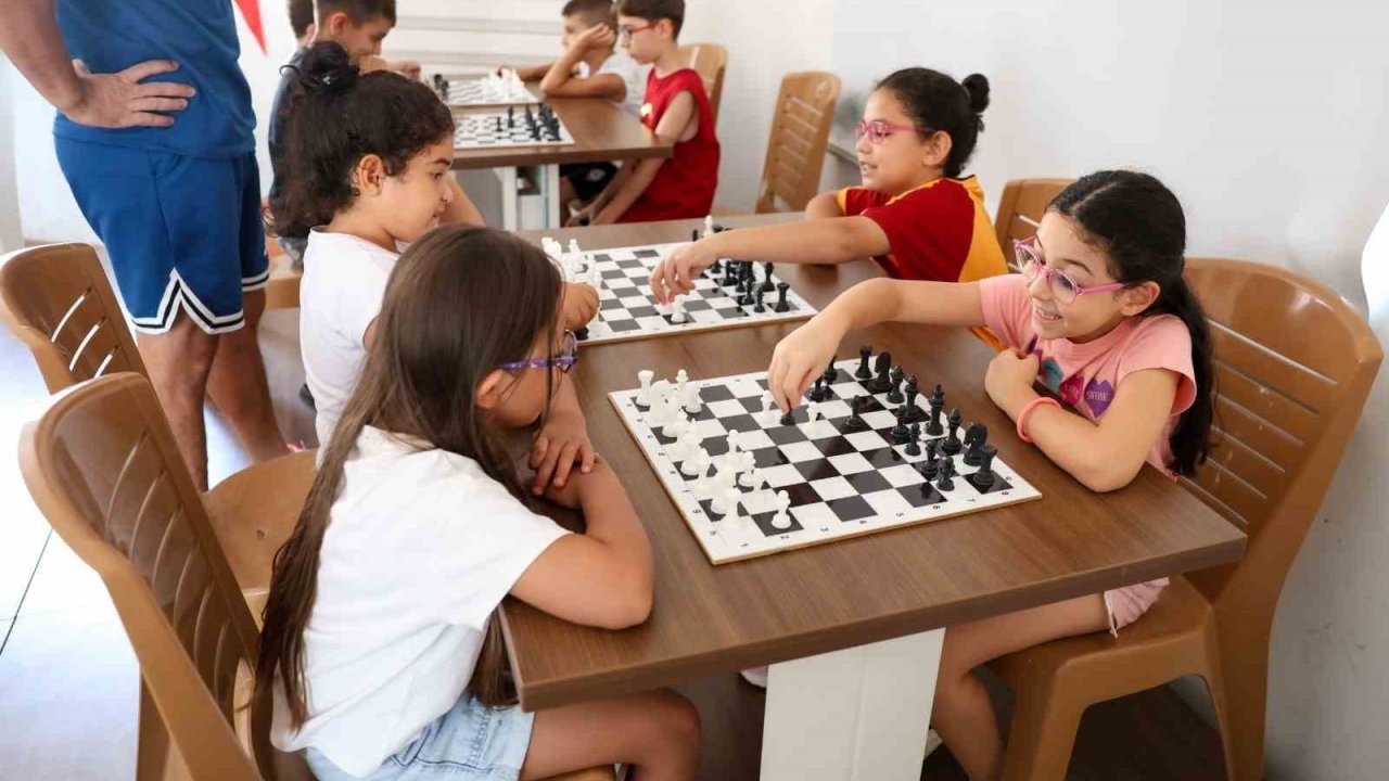 Efeler Belediyesi’nden gençlere destek
