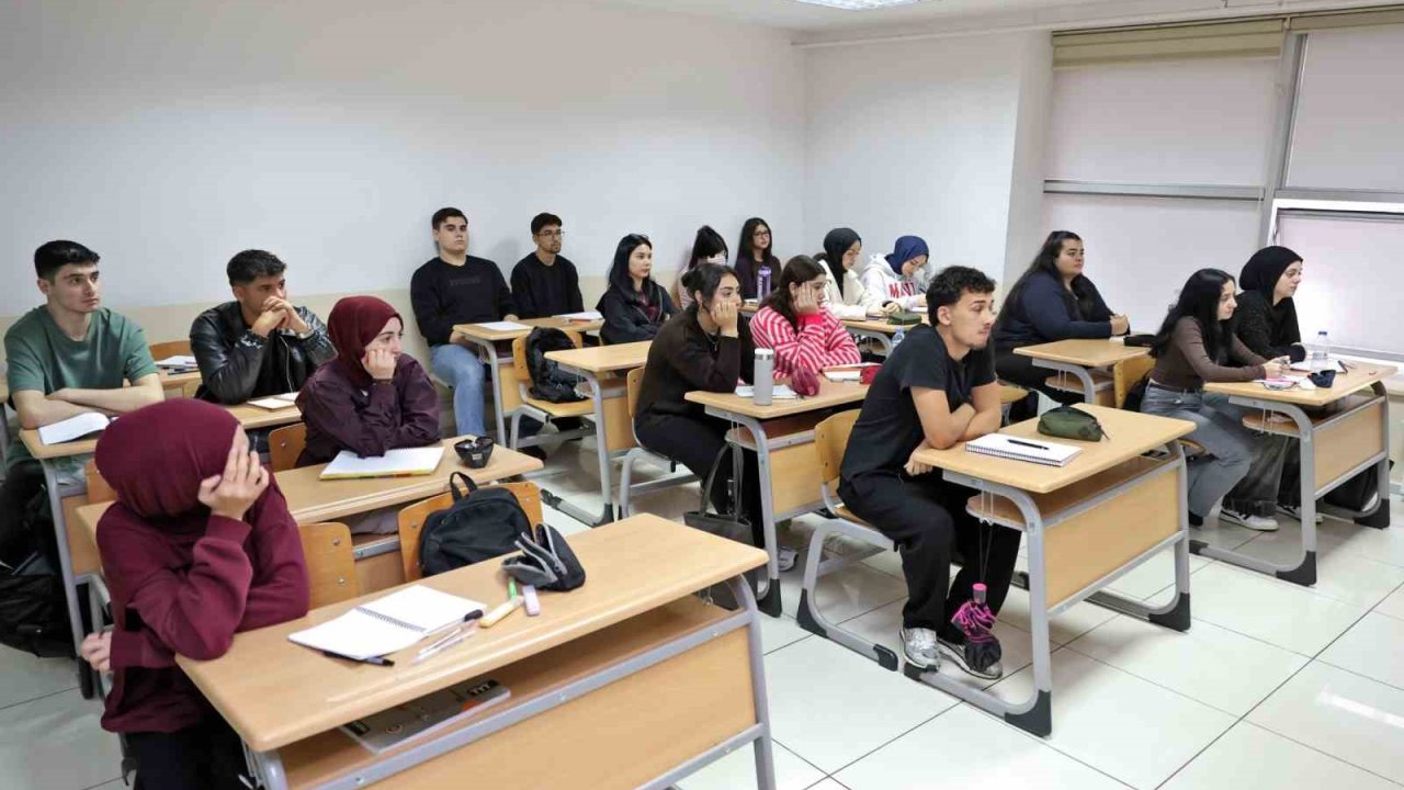 Büyükşehir’in ücretsiz YKS kurslarında eğitimler başladı
