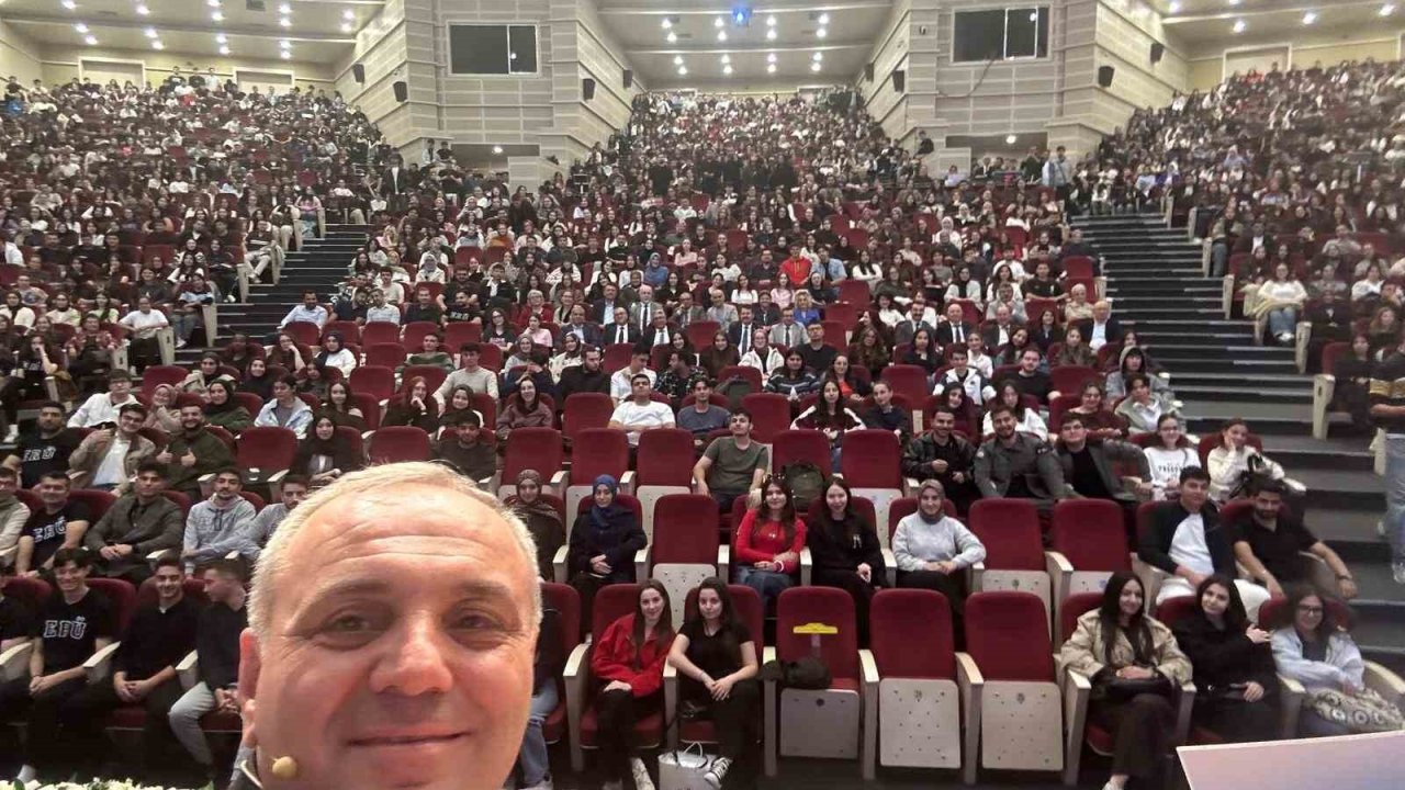 ERÜ’de yeni öğrencilere tanışma programı düzenlendi