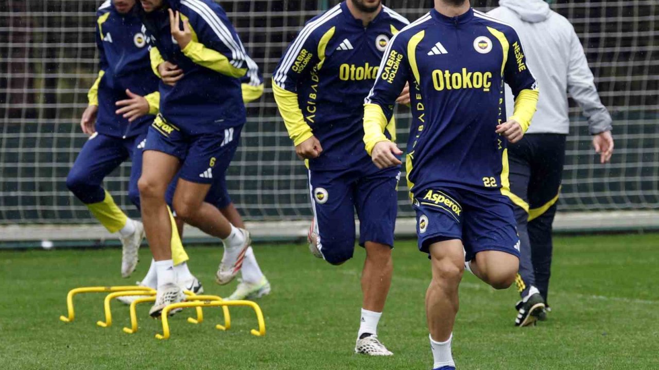 Fenerbahçe günü çift antrenmanla tamamladı