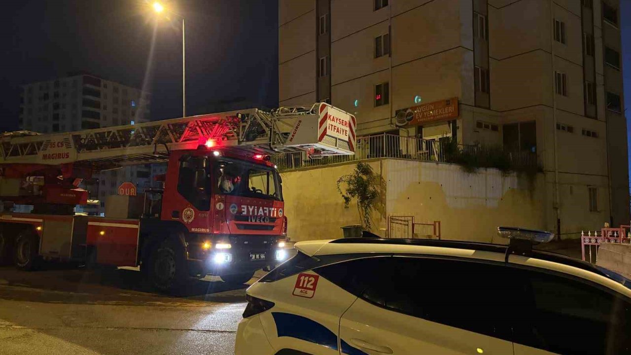 Kayseri’de 10 katlı binada yangın paniği