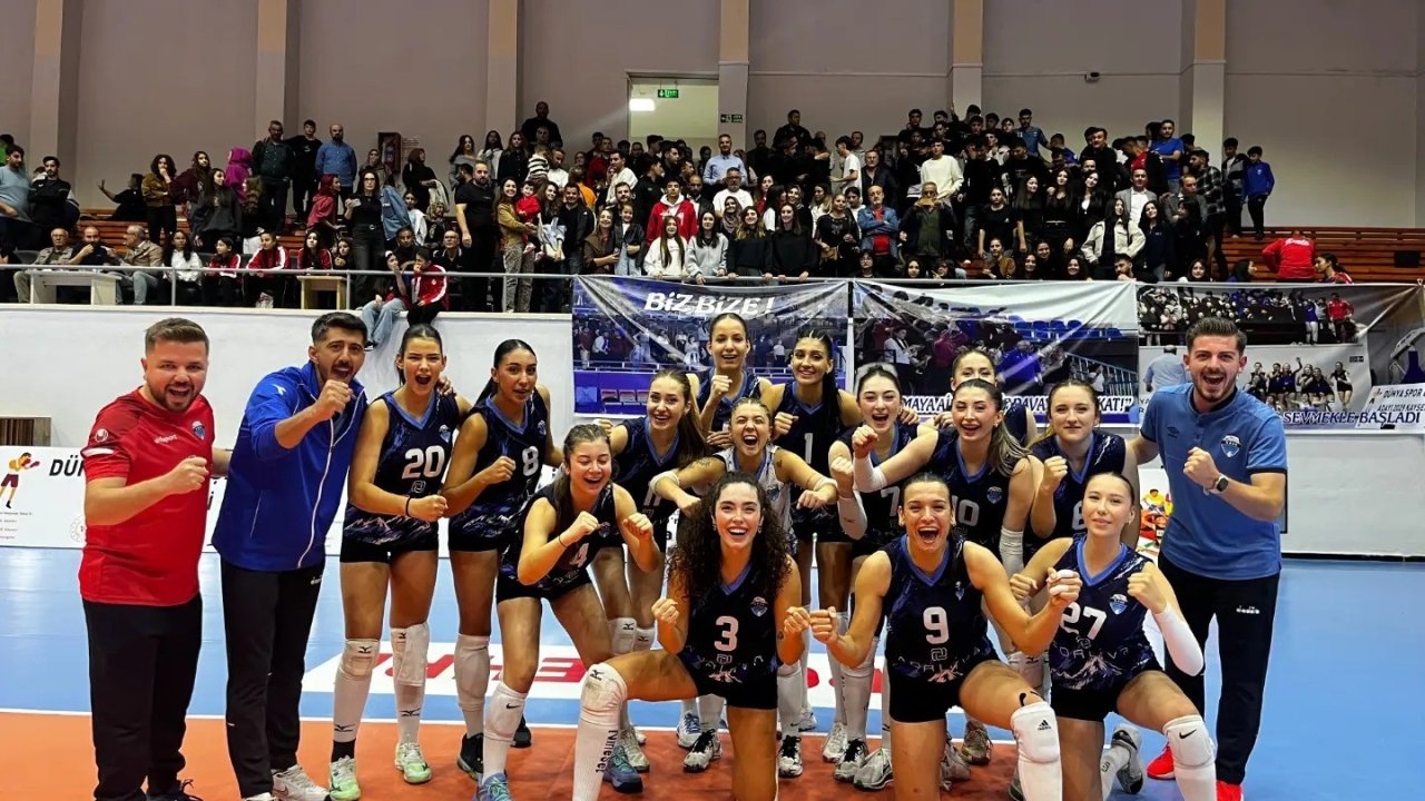 Kayseri Atletikspor Voleybol takımı evinde kazandı