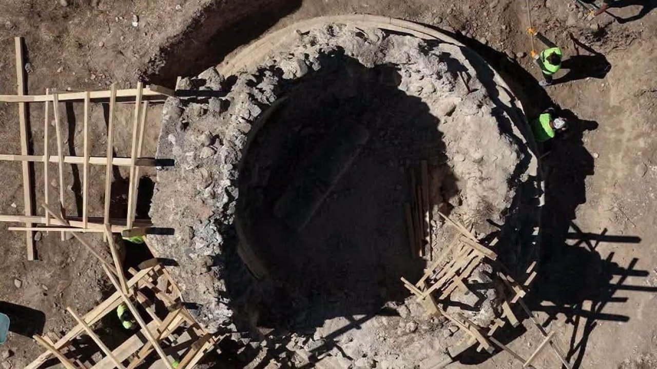 Kemah’ta tarihi Sultan Melik Türbesi’nde restorasyon çalışması başlatıldı