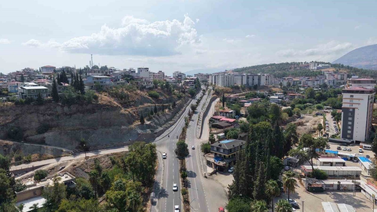 Kırıkhan’da 5 ana arterde ulaşım altyapısı yenilendi