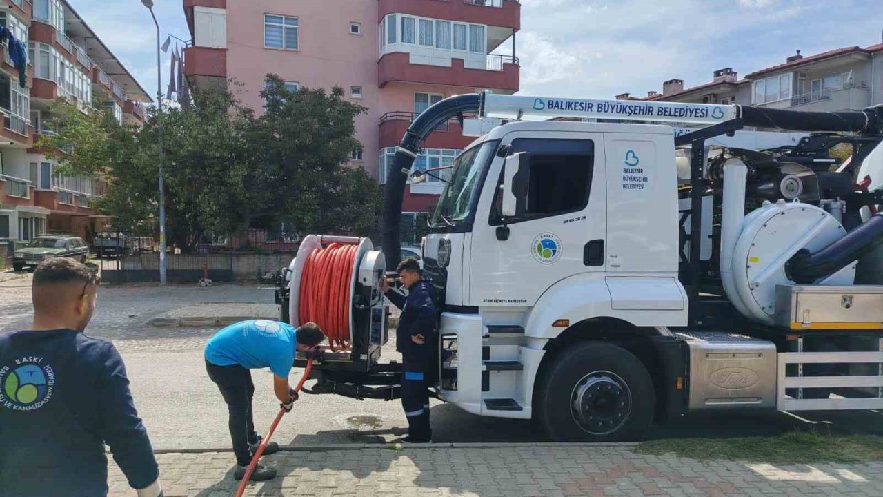 BASKİ’nin yeni kanal açma araçları Ayvalık’ta hizmete başladı