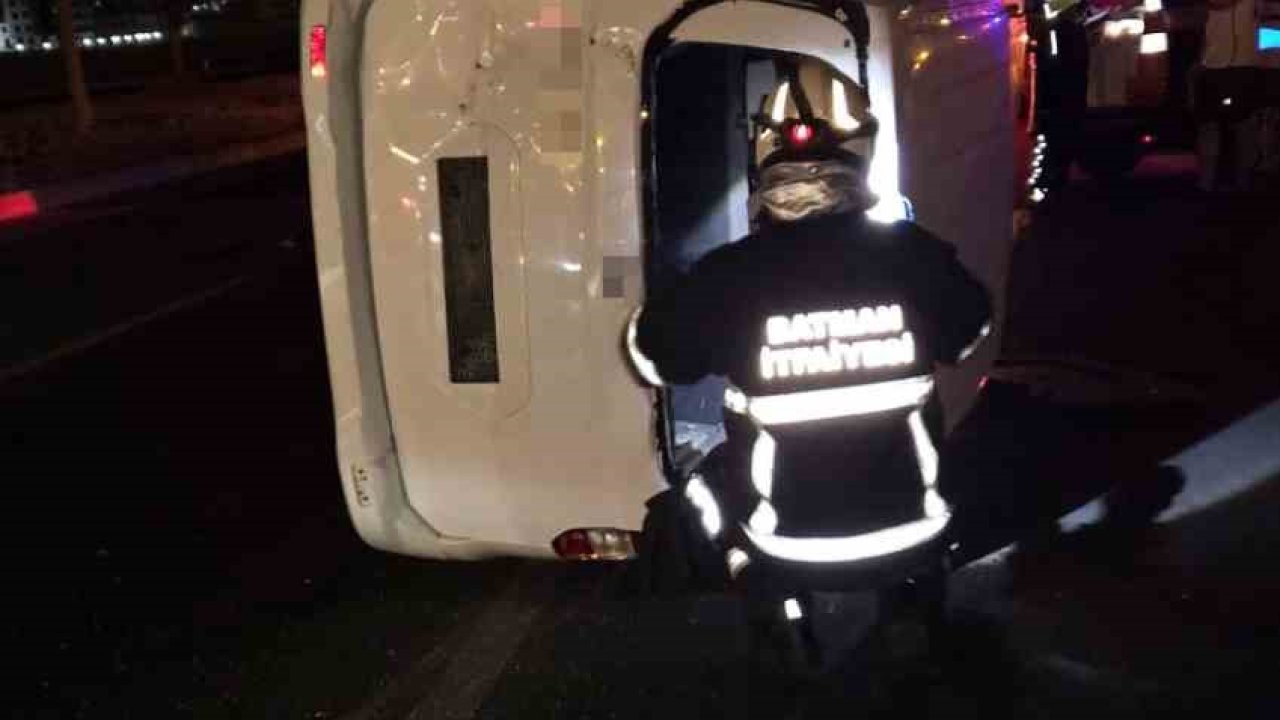 Batman’da hafif ticari araç ile otomobil çarpıştı: 2 yaralı