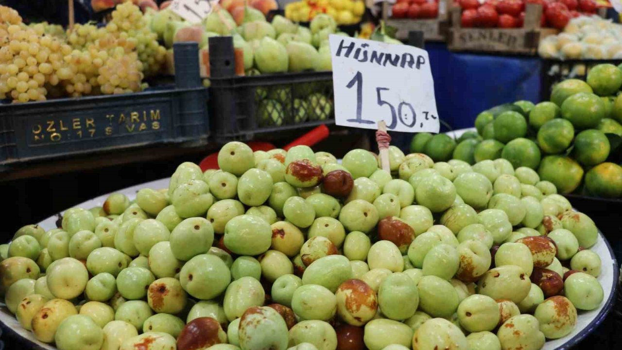 Sivas’ta tezgahların yeni gözdesi ’hünnap’ meyvesinin faydaları saymakla bitmiyor