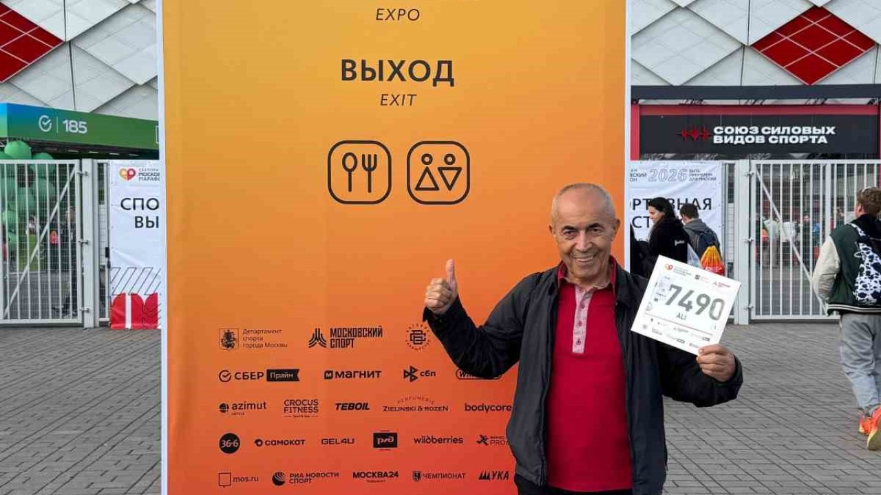 77 yaşındaki Demir Adam Ali Bıdı, Moskova Maratonu’nda Türkiye’yi temsil etti