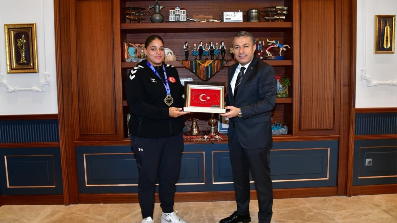 Avrupa Şampiyonu bayan millî boksörleri kabul etti
