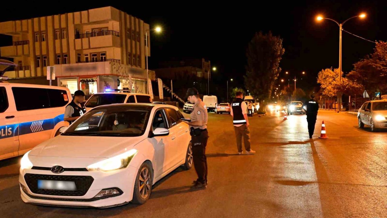 Adıyaman’da asayiş uygulamasında 22 sürücüye 206 bin lira ceza