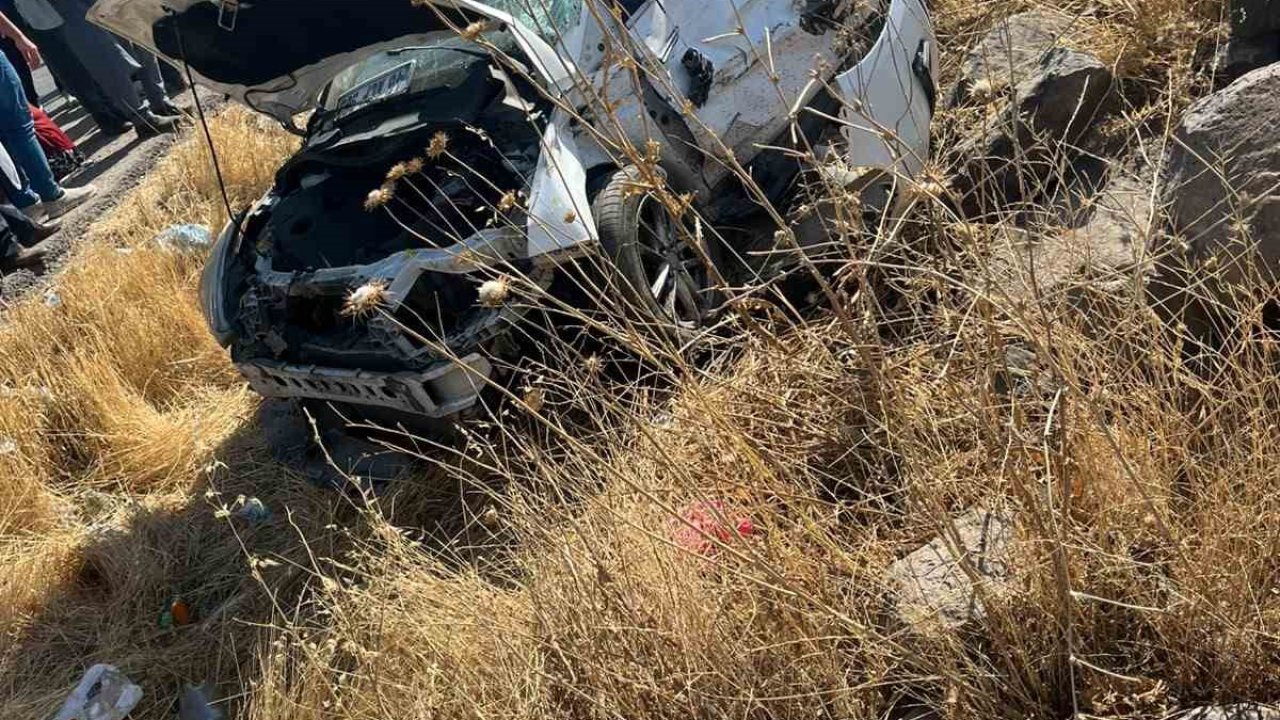 Diyarbakır’da tır ile otomobil çarpıştı: 7 yaralı
