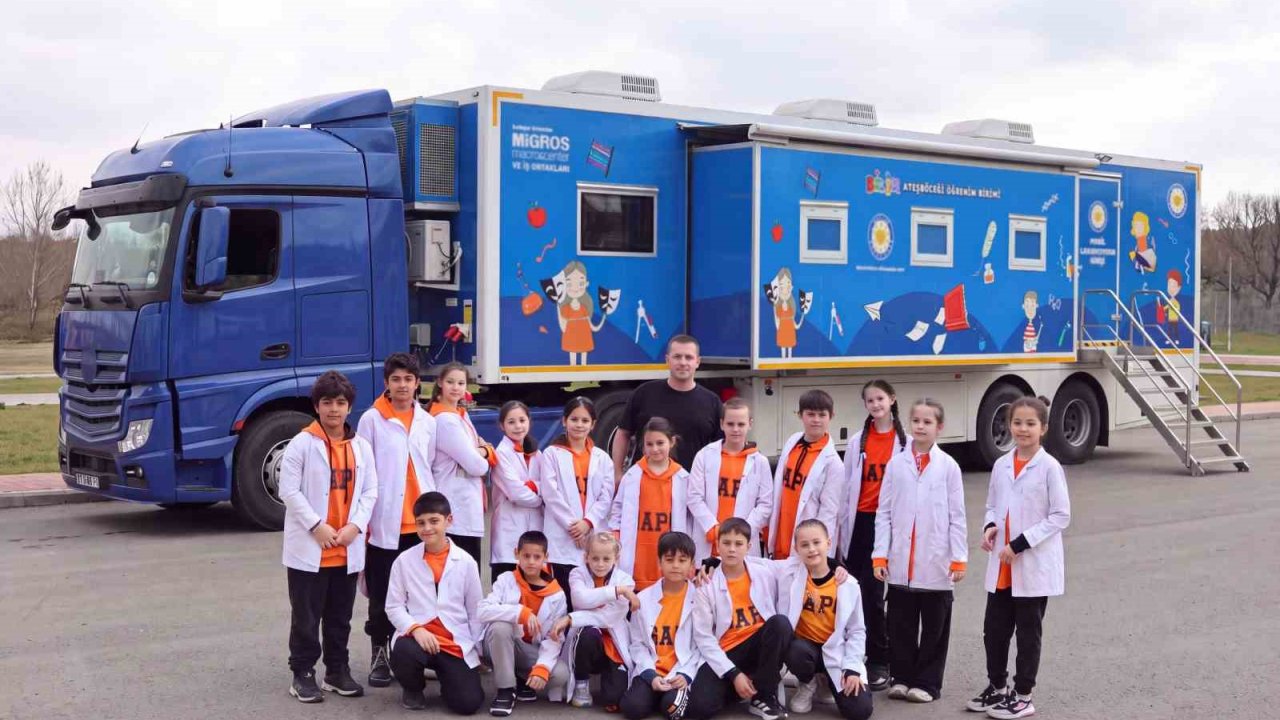 Migros Bilim Ateşböceği Öğrenim Birimi, deprem bölgesindeki çocuklarla buluşuyor