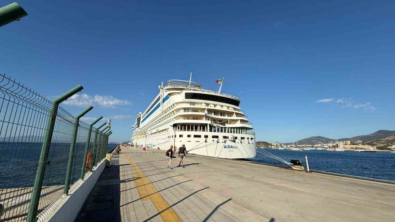 Bodrum’a 2 bin 243 yolcuyla geldi