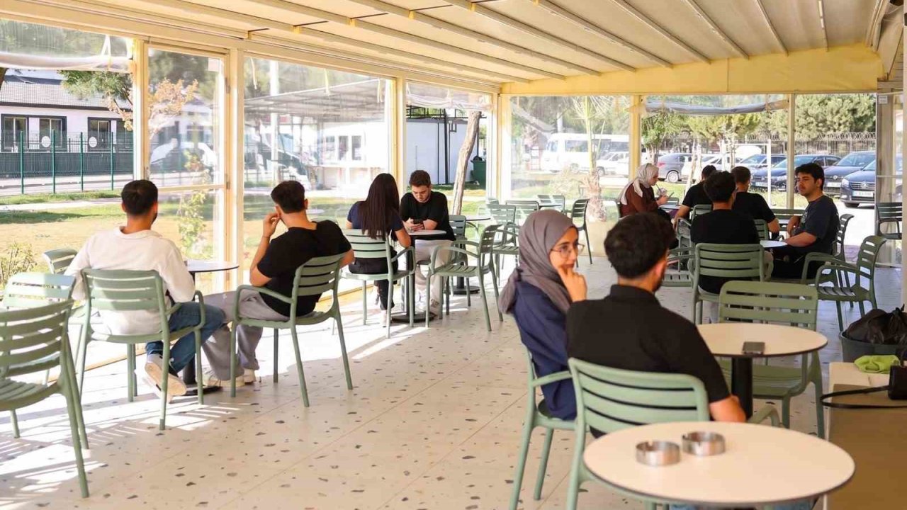 Üniversiteli gençlerden Yurt Kafe’ye yoğun ilgi