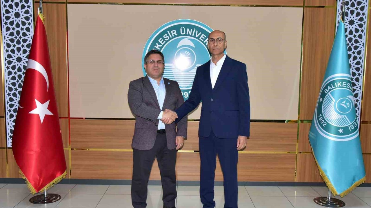 Bigadiç MYO’da Eğitime katkı sunan hayırsever İbrahim Duru’ya plaket