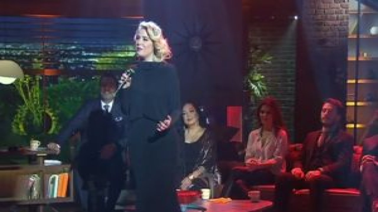 Tuğçe Tayfur Beyaz Show'a damga vurdu!