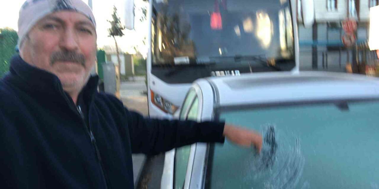Kars sabaha buzla uyandı: Eksi 7 derecede araçların camları dondu