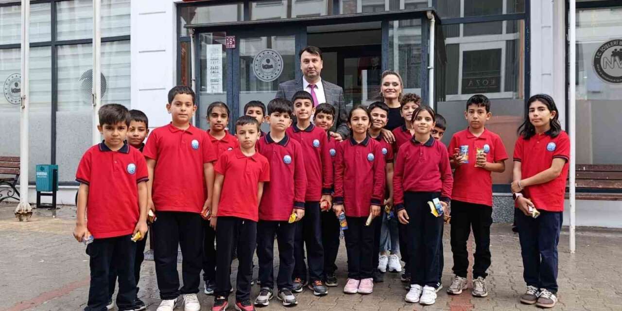 Minik öğrencilerden emniyet ve nüfus müdürlüğüne eğitim gezisi