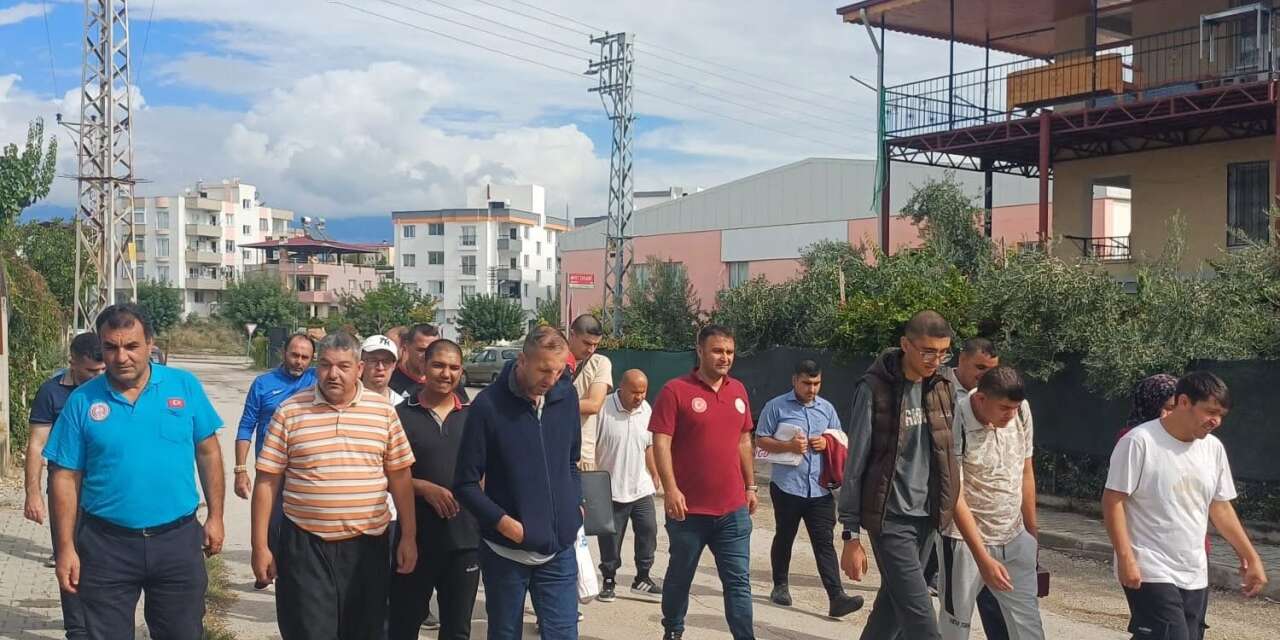 Adana’da özel bireyler Dünya Yürüyüş Günü’nde yürüdü