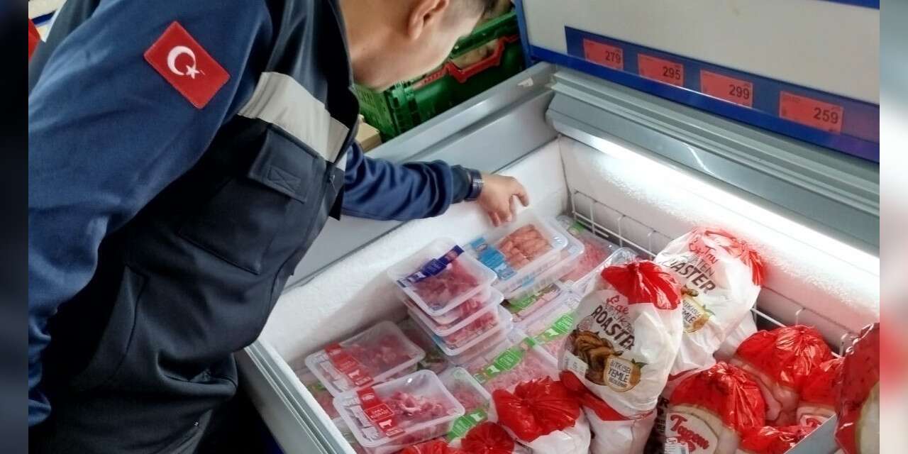 Şehzadeler zabıtasından zincir market denetimi