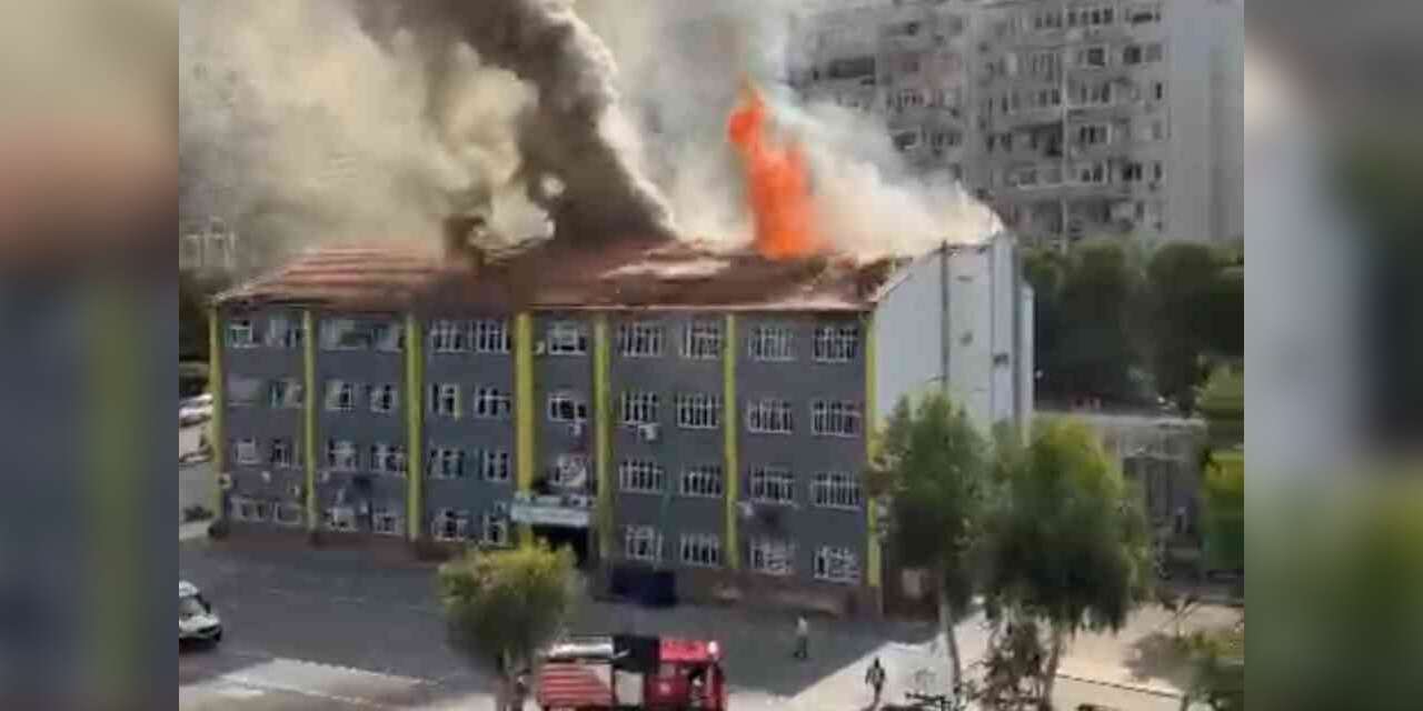 İzmir’de okul çatısında korkutan yangın
