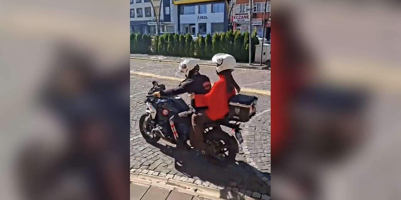 Bingöl’de polis ekipleri KPSS adaylarını sınava yetiştirdi