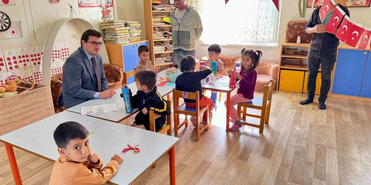 Kaymakam Sözen, Yaka’da öğretmen ve öğrencilerle buluştu