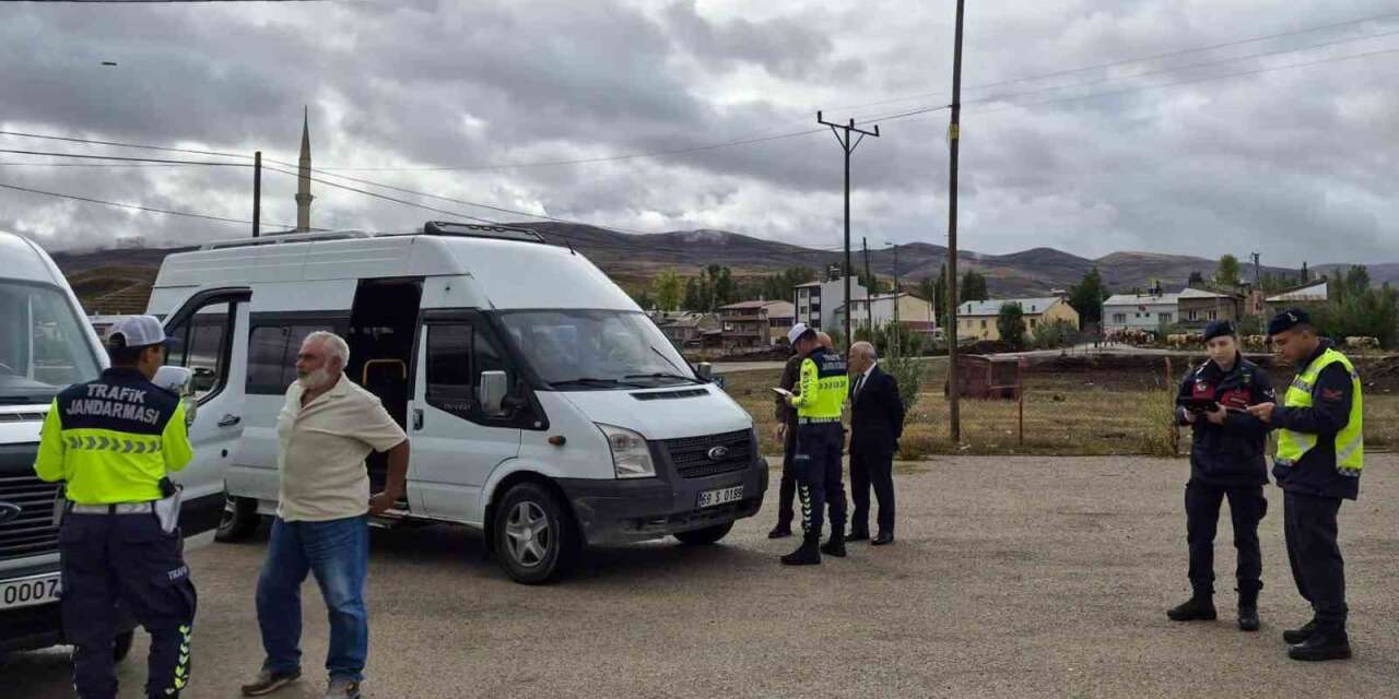 Bayburt’ta okul servislerinin güvenliği kontrol edildi