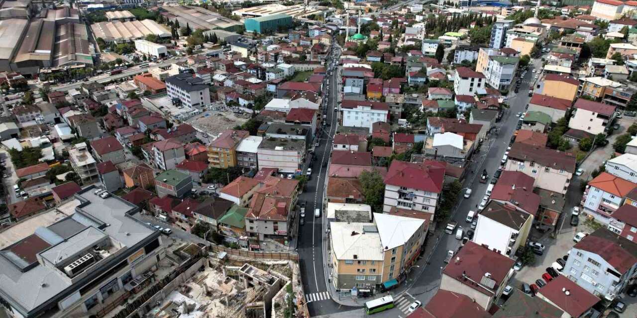 Dilovası’nda yollar yenileniyor, ulaşımın rahatlatılması hedefleniyor