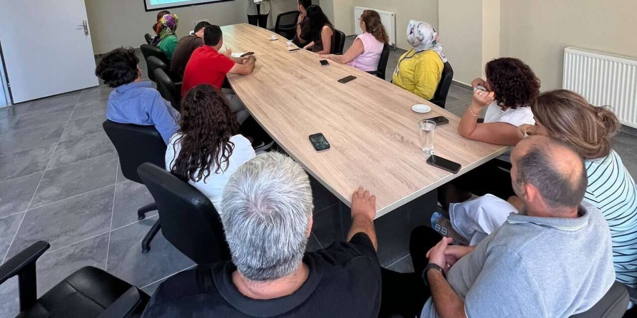Düzce’de sağlık personeline Alzheimer farkındalık eğitimi