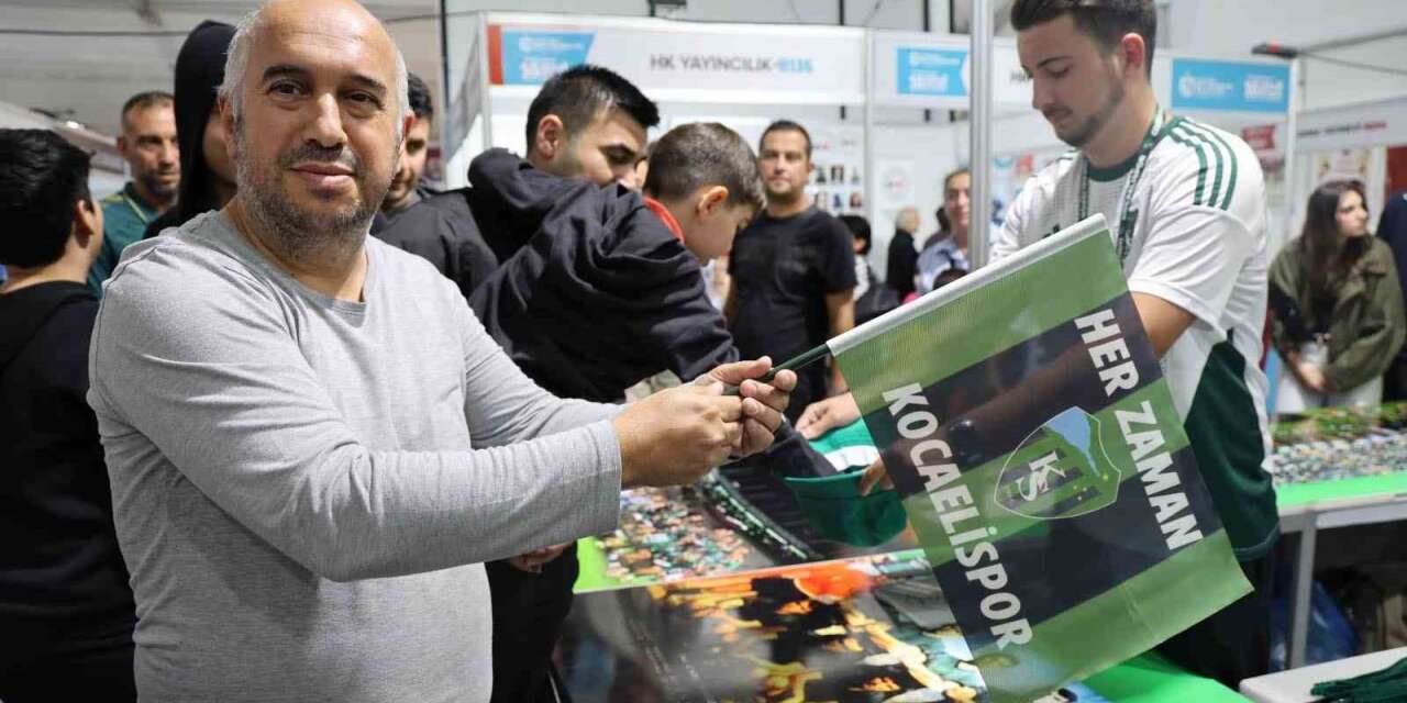 Kitap Fuarı’nda Kocaelispor standına ziyaretçilerden ilgi