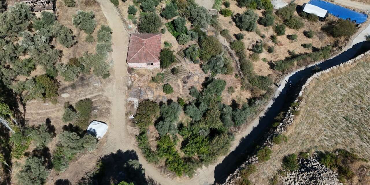 Bozdoğan Belediyesi Kamışlar Mahallesi’nde yolları yeniliyor
