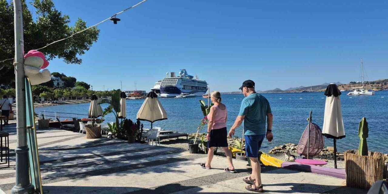 Bodrum’da iki gemiyle 2 bin 888 yolcu geldi