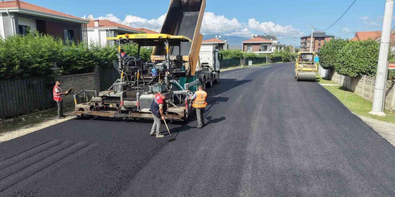 Düzce’de hafta sonu asfalt mesaisi