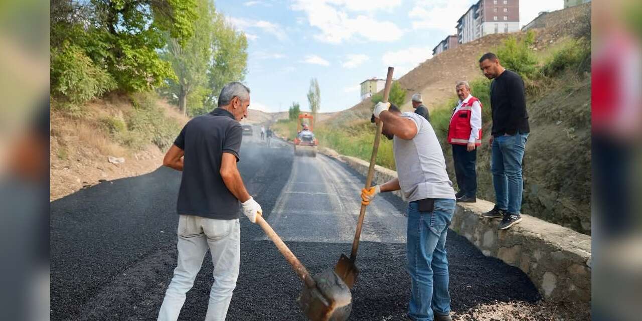 Darende’de asfalt çalışmaları sürüyor