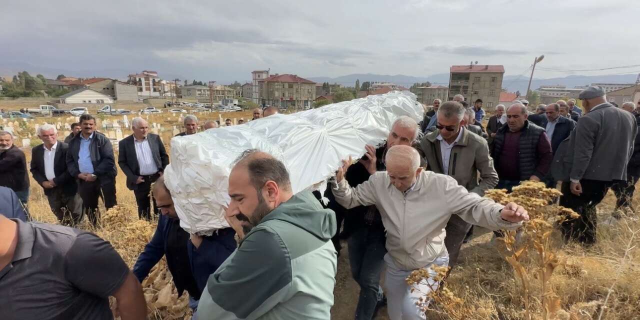 Umre dönüşü kalp krizi geçiren vatandaş son yolculuğuna uğurlandı